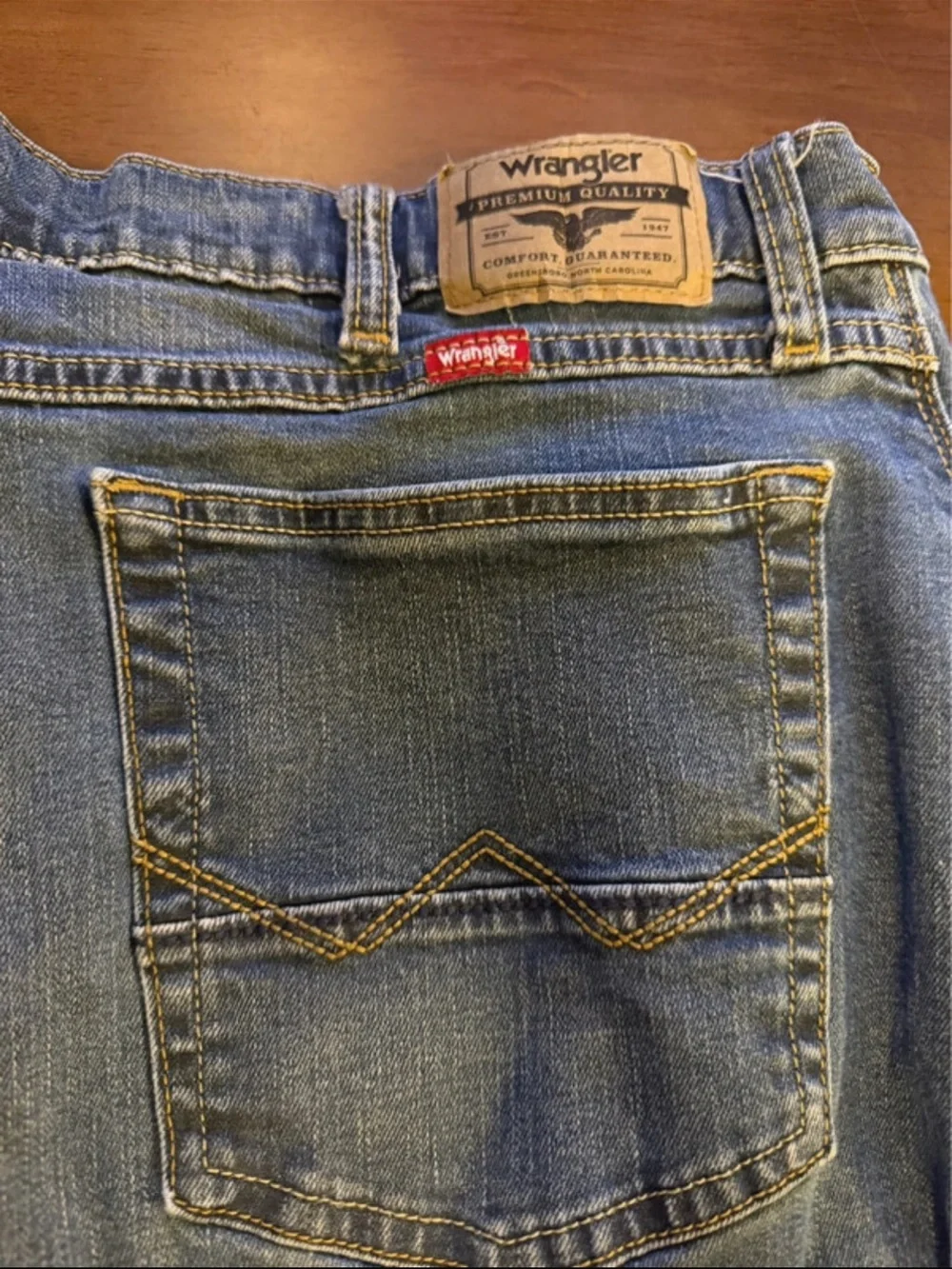 Wrangler Men's Athletic Fit Blue Denim Jeans 38 Waist 30 Length